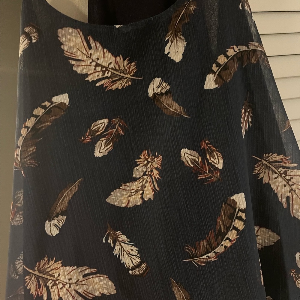 Woman’s Ruffle Tank - Picture 2 of 4